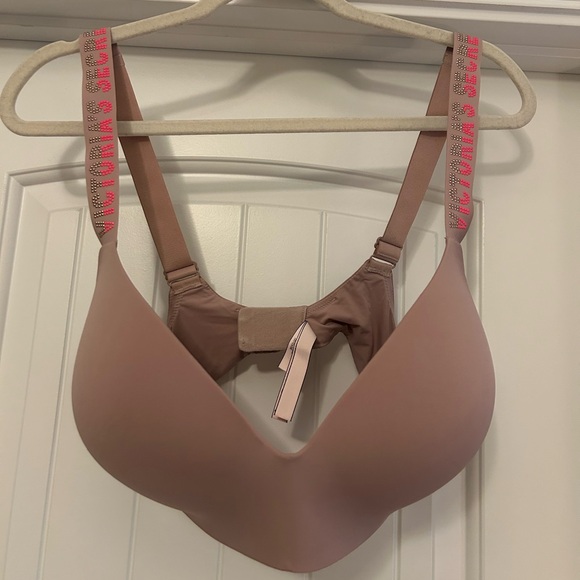 Victoria's Secret Other - Victoria's Secret Lightly Lined, Wireless T-Shirt Bra in 38DD